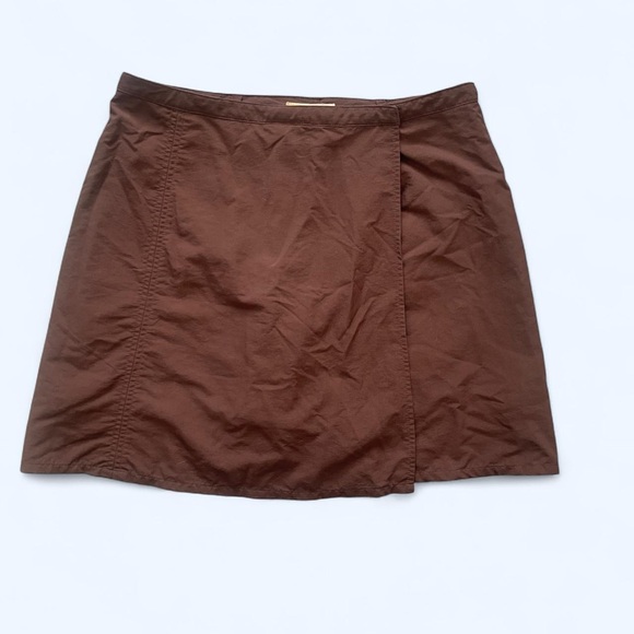 Royal Robbins Dresses & Skirts - Royal Robbins brown skirt with elastic waistband and side zipper size 6